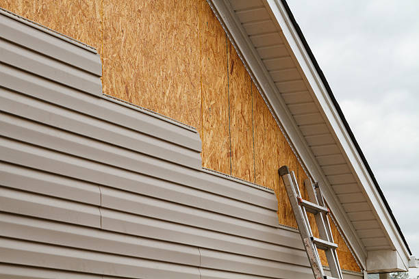 Professional Siding technician working in Jeffersonton, VA